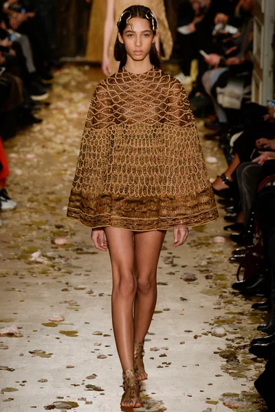 Look 37